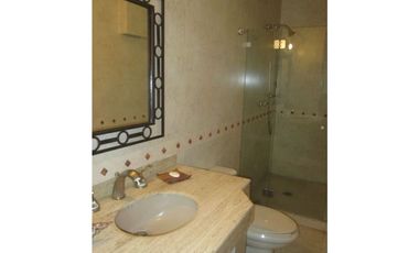 Casa con jardín y alberca en Fraccionamiento las Fincas, Jiutepec