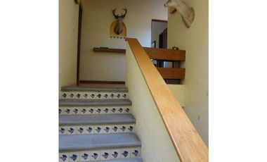 Casa con jardín y alberca en Fraccionamiento las Fincas, Jiutepec