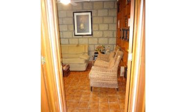 Casa con jardín y alberca en Fraccionamiento las Fincas, Jiutepec