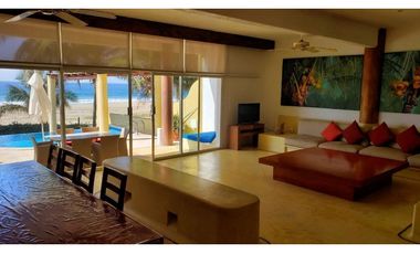 Casa en Venta en Playa Blanca, Zihuatanejo, Gro, México