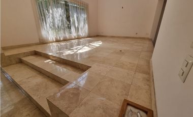 Residencia en Venta con jardines, Casa Club, GYM y Cancha de Tenis