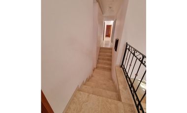 Residencia en Venta con jardines, Casa Club, GYM y Cancha de Tenis