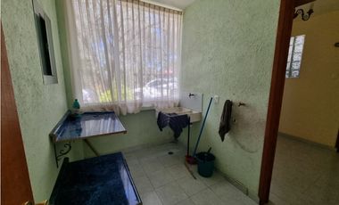 Residencia en Venta con jardines, Casa Club, GYM y Cancha de Tenis