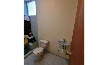 Residencia en Venta con jardines, Casa Club, GYM y Cancha de Tenis