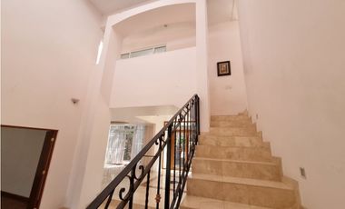 Residencia en Venta con jardines, Casa Club, GYM y Cancha de Tenis