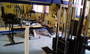 Residencia en Venta con jardines, Casa Club, GYM y Cancha de Tenis