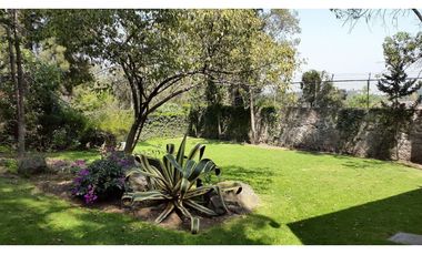 Residencia en Venta con jardines, Casa Club, GYM y Cancha de Tenis