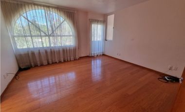 Residencia en Venta con jardines, Casa Club, GYM y Cancha de Tenis