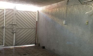 Casa con potencial y amplios espacios