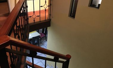 Casa con potencial y amplios espacios