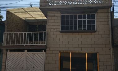 Casa con potencial y amplios espacios