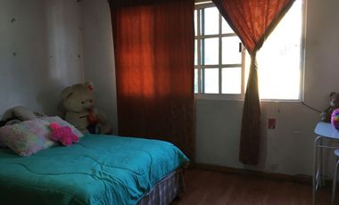 Casa con potencial y amplios espacios