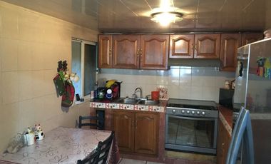 Casa con potencial y amplios espacios