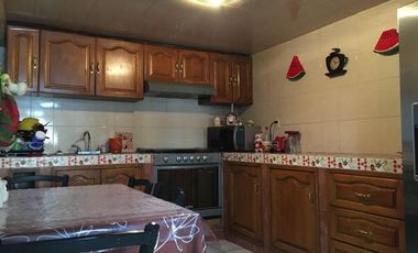 Casa con potencial y amplios espacios