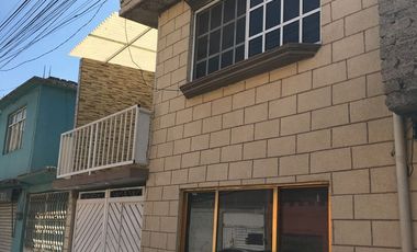 Casa con potencial y amplios espacios