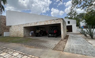 Renta Residencia una sola planta Yucatán Country Club