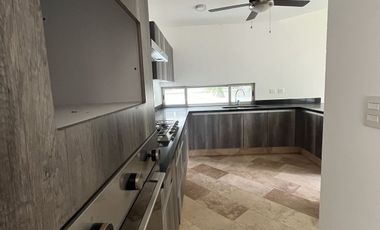 Renta Residencia una sola planta Yucatán Country Club