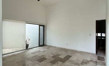 Renta Residencia una sola planta Yucatán Country Club