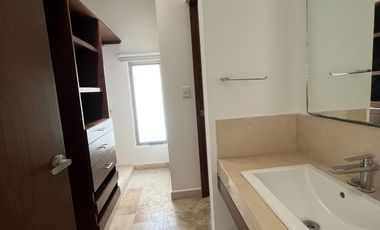Renta Residencia una sola planta Yucatán Country Club