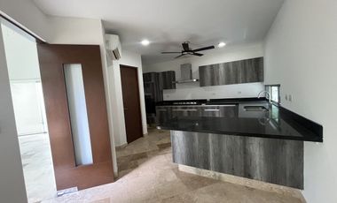 Renta Residencia una sola planta Yucatán Country Club