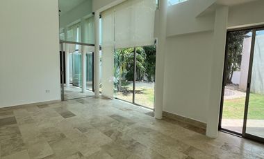 Renta Residencia una sola planta Yucatán Country Club