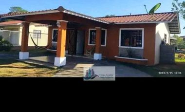 ALQUILER DE CASA EN LOS ALGARROBOS COMPLETAMENTE CERCADA