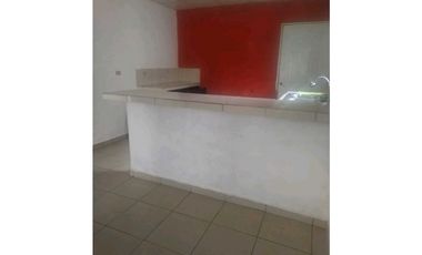 ALQUILER DE CASA EN LOS ALGARROBOS COMPLETAMENTE CERCADA