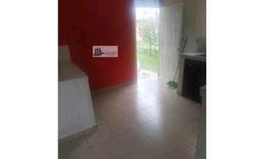 ALQUILER DE CASA EN LOS ALGARROBOS COMPLETAMENTE CERCADA