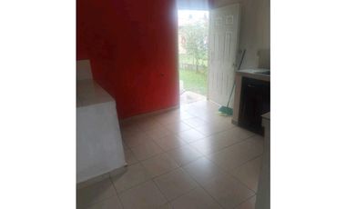 ALQUILER DE CASA EN LOS ALGARROBOS COMPLETAMENTE CERCADA