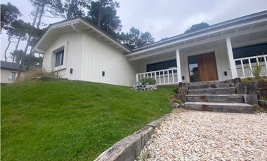 CASA EN VENTA BARRIO PIONEROS CALIFORNIANA MODERNA