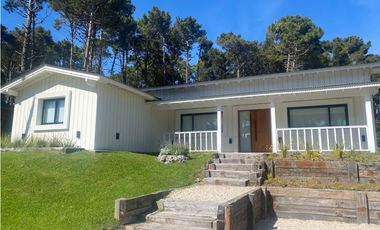 CASA EN VENTA BARRIO PIONEROS CALIFORNIANA MODERNA