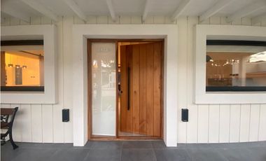 CASA EN VENTA BARRIO PIONEROS CALIFORNIANA MODERNA