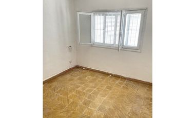 CASA AL FRENTE DE 3 AMBIENTES PARA RECICLAR