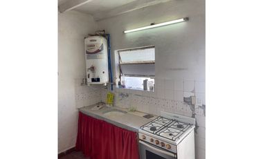 CASA AL FRENTE DE 3 AMBIENTES PARA RECICLAR