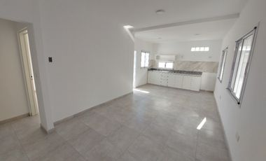 Departamento Tipo Casa en alquiler en Lanus Oeste