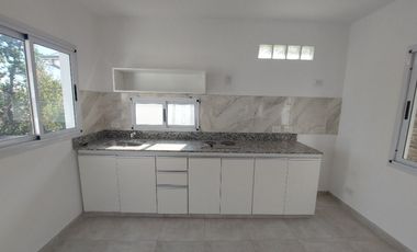 Departamento Tipo Casa en alquiler en Lanus Oeste