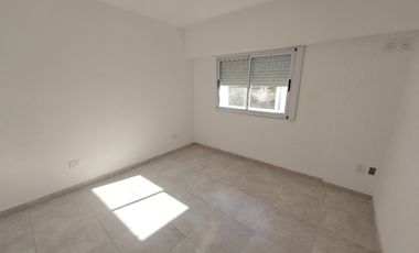 Departamento Tipo Casa en alquiler en Lanus Oeste