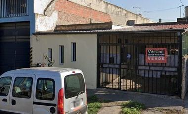 Casa para 2 Familias en venta en Bernal Oeste