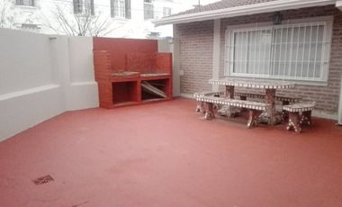 Casa PH en venta en Bernal Centro