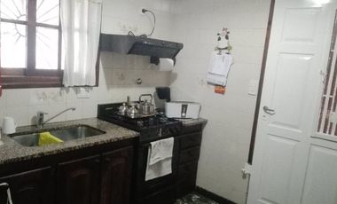 Casa PH en venta en Bernal Centro