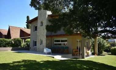 Casa en venta en Villa Gesell
