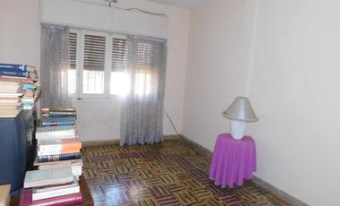 CASA 4 AMBIENTES VENTA SARANDI COCHERA PATIO