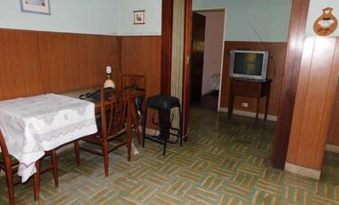 CASA 4 AMBIENTES VENTA SARANDI COCHERA PATIO
