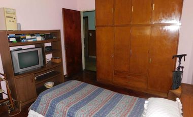 CASA 4 AMBIENTES VENTA SARANDI COCHERA PATIO
