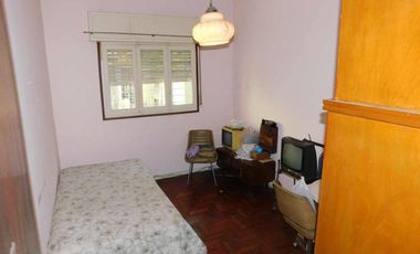 CASA 4 AMBIENTES VENTA SARANDI COCHERA PATIO