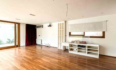 ALQUILER CASA  5 AMBIENTES  B. C. LA COLINA