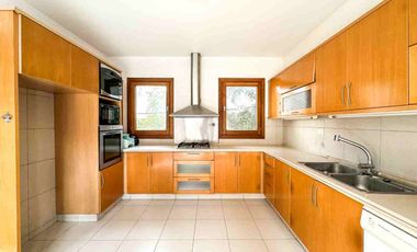 ALQUILER CASA  5 AMBIENTES  B. C. LA COLINA