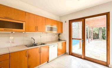 ALQUILER CASA  5 AMBIENTES  B. C. LA COLINA