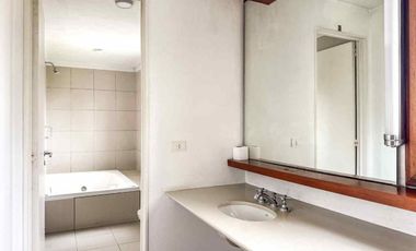 ALQUILER CASA  5 AMBIENTES  B. C. LA COLINA