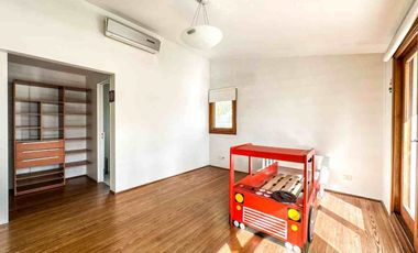 ALQUILER CASA  5 AMBIENTES  B. C. LA COLINA